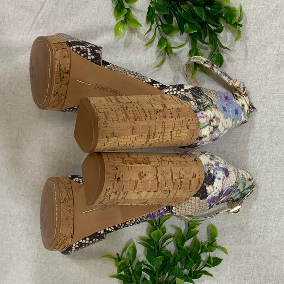 NWOT Vince Camuto platform sandals - Picture 8 of 8
